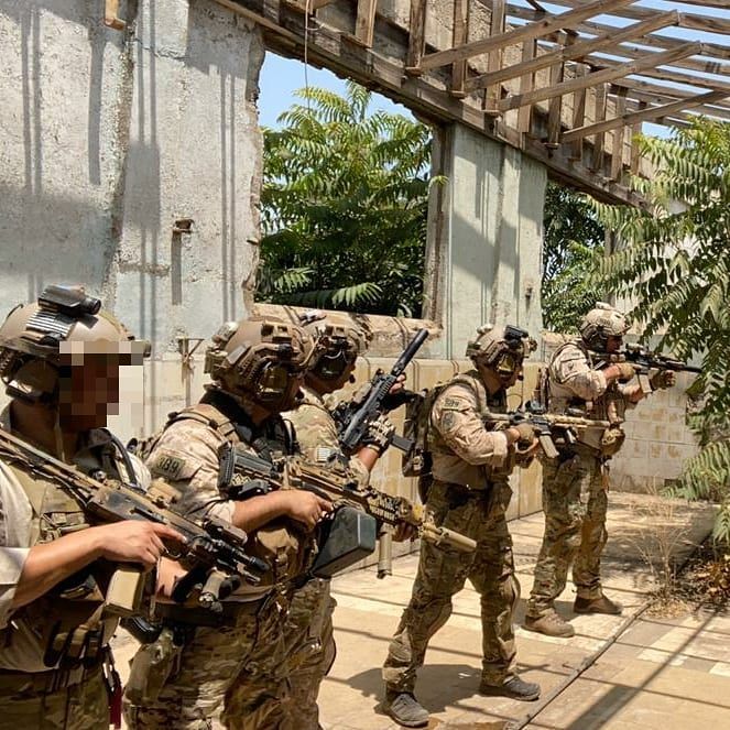 Navy SEALs entrenando en lugar desconocido de Ã�frica